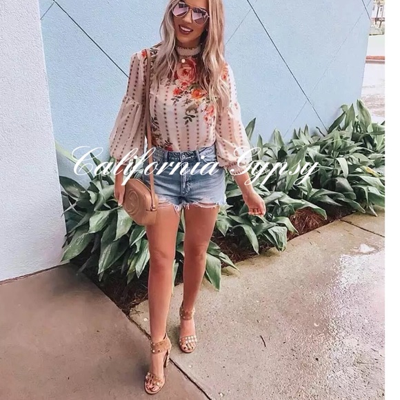 Floral Blouse - Picture 13 of 16